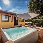 Yid Cozy House In With Jacuzzi * フィエーゾレ
