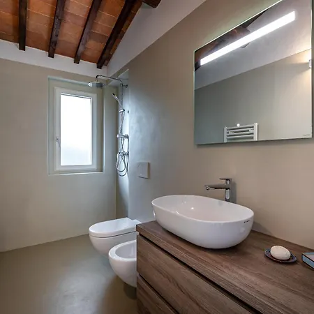 Apartman Yid Cozy House In With Jacuzzi